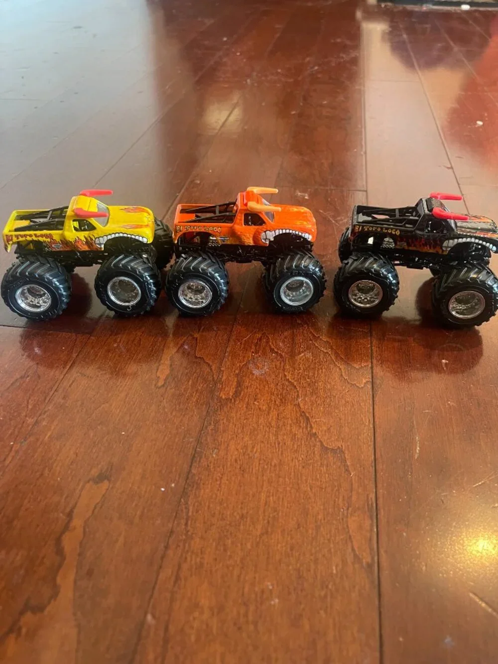 Hot Wheels Monster Jam Grave Digger Storage Case + 15 Trucks